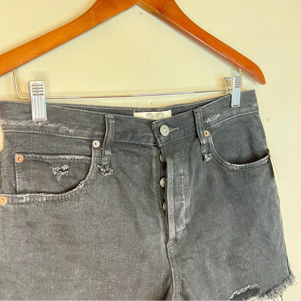 Free People Makai Women’s High Rise Cut Off Black Denim Shorts Size 28 NWT